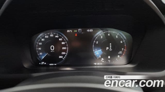 Volvo XC90 2021 — фото 8 из 20