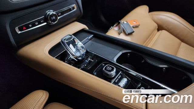 Volvo XC90 2021 — фото 9 из 20