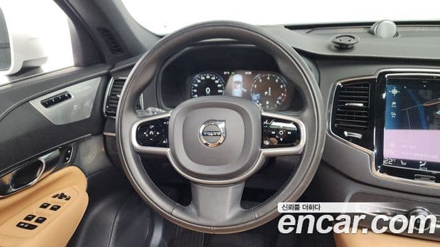 Volvo XC90 2021 — ფოტო 13/20