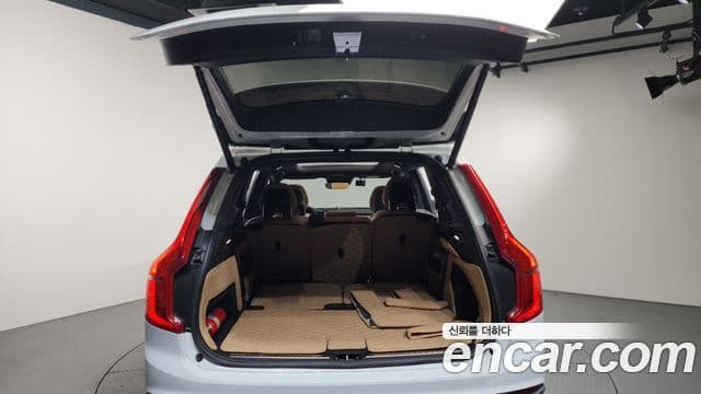 Volvo XC90 2021 — ფოტო 18/20
