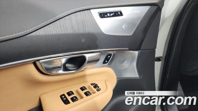 Volvo XC90 2021 — ფოტო 19/20