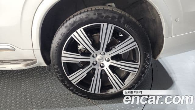 Volvo XC90 2021 — Photo 39/39