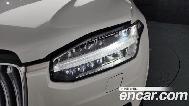 Volvo XC90 2021 — Photo 10/39