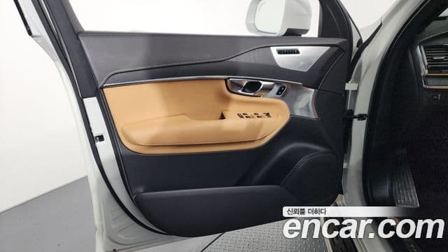 Volvo XC90 2021 — Photo 5/39