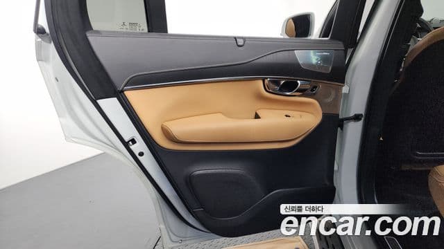 Volvo XC90 2021 — Photo 7/39