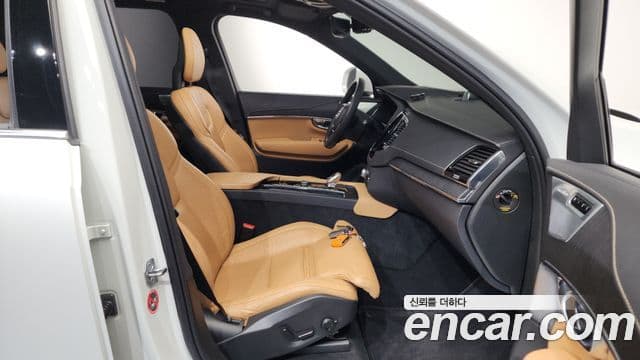 Volvo XC90 2021 — Photo 11/39