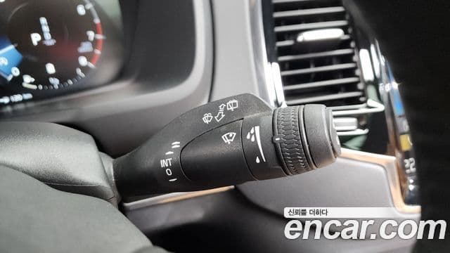 Volvo XC90 2021 — Photo 9/39