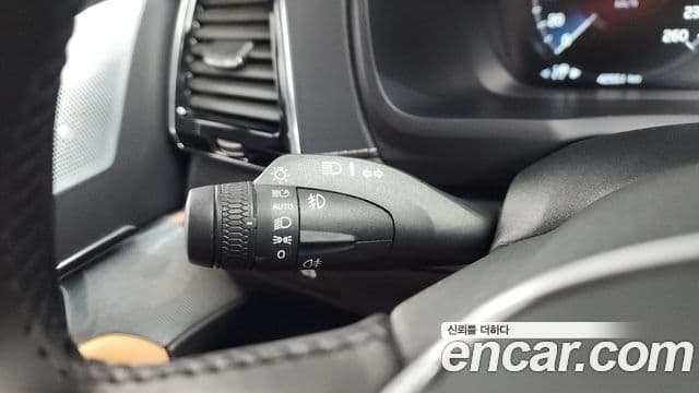 Volvo XC90 2021 — Photo 4/39