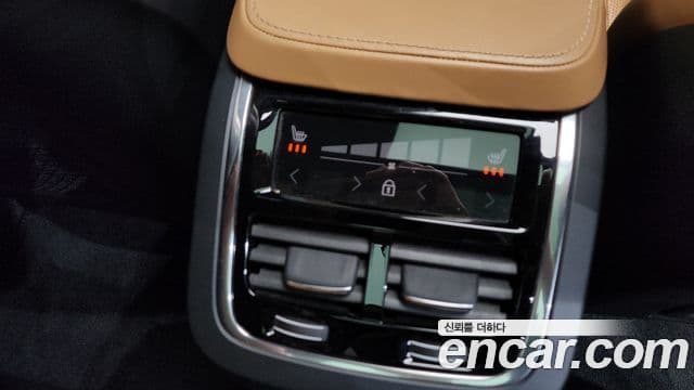 Volvo XC90 2021 — Photo 26/39