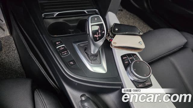 BMW 3 Series 2018 — фото 7 из 20