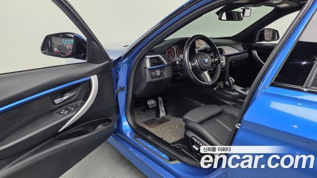BMW 3 Series 2018 — фото 8 из 20