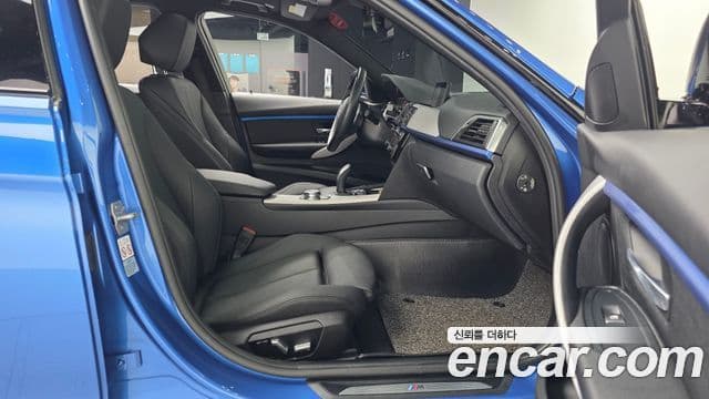 BMW 3 Series 2018 — фото 11 из 20
