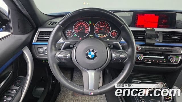 BMW 3 Series 2018 — фото 14 из 20