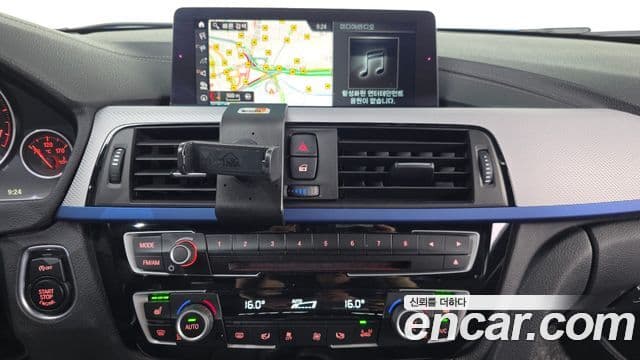 BMW 3 Series 2018 — фото 15 из 20