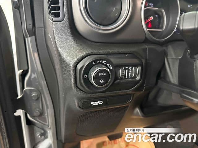 Jeep Gladiator 2021 — Şəkil 18/20