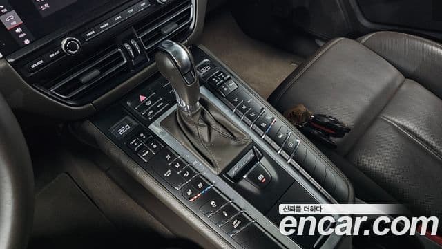 Porsche Macan 2019 — ფოტო 9/20
