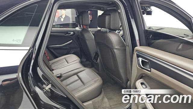 Porsche Macan 2019 — ფოტო 11/20