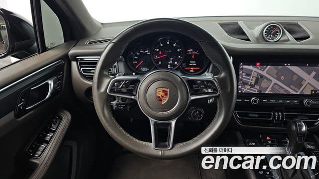 Porsche Macan 2019 — ფოტო 13/20