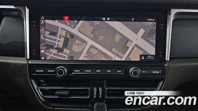 Porsche Macan 2019 — ფოტო 14/20