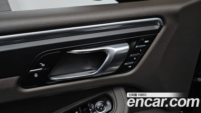 Porsche Macan 2019 — ფოტო 18/20