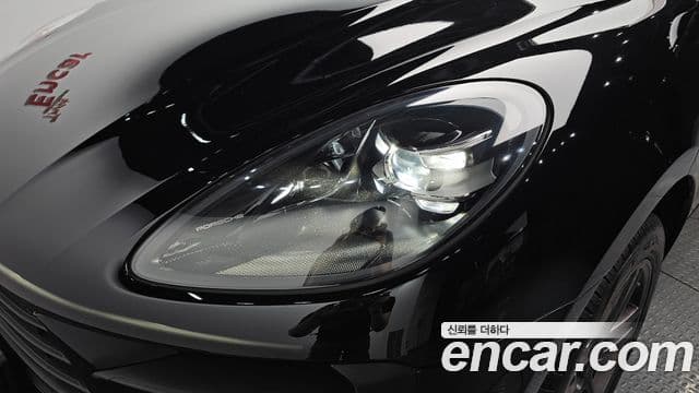 Porsche Macan 2019 — Şəkil 31/32