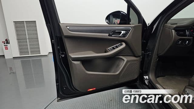 Porsche Macan 2019 — Şəkil 18/32