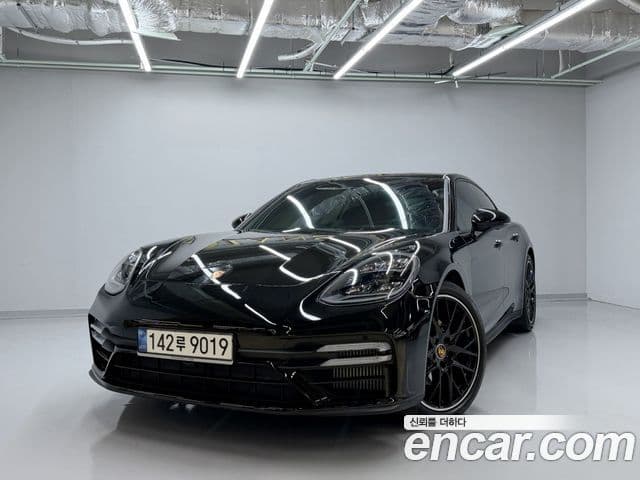 Porsche Panamera 2021 — Photo 1/20