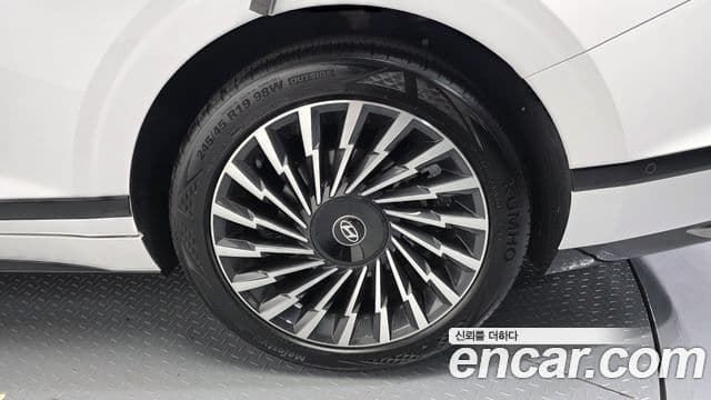 Hyundai Grandeur Hybrid 2023 — Photo 7/37