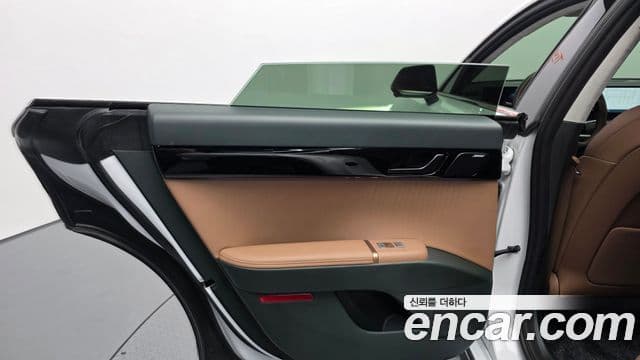 Hyundai Grandeur Hybrid 2023 — Photo 25/37