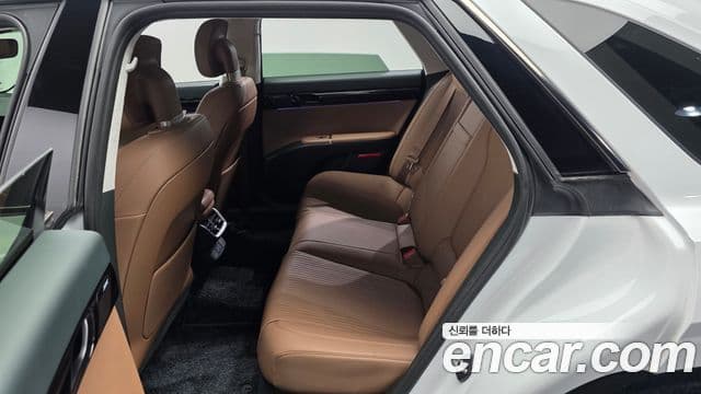 Hyundai Grandeur Hybrid 2023 — Photo 35/37