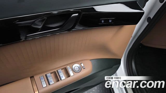 Hyundai Grandeur Hybrid 2023 — Photo 15/37