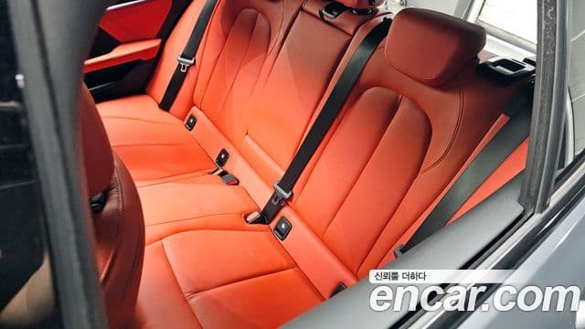 BMW 1 Series 2022 — ფოტო 32/36