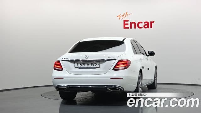 Mercedes-Benz E-Class 2019 — фото 4 из 20