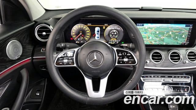Mercedes-Benz E-Class 2019 — ფოტო 15/20