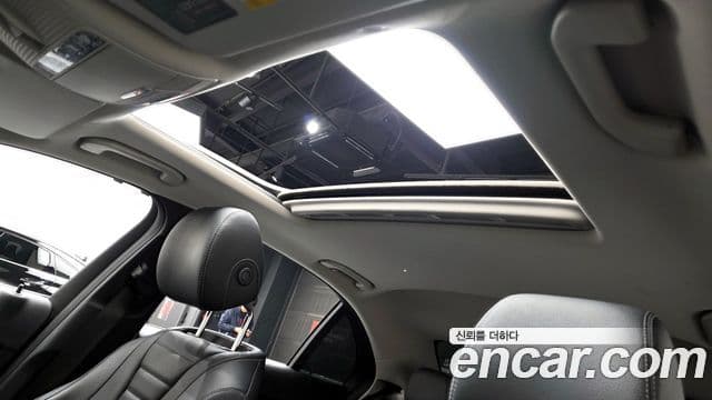 Mercedes-Benz E-Class 2019 — ფოტო 17/20
