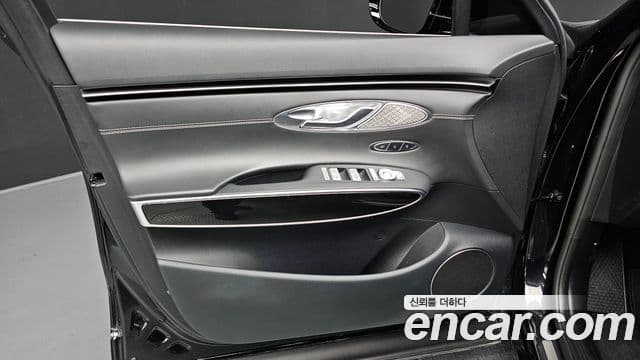 Genesis GV70 2022 — Şəkil 13/31
