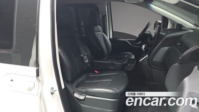Hyundai Staria 2023 — фото 11 из 20