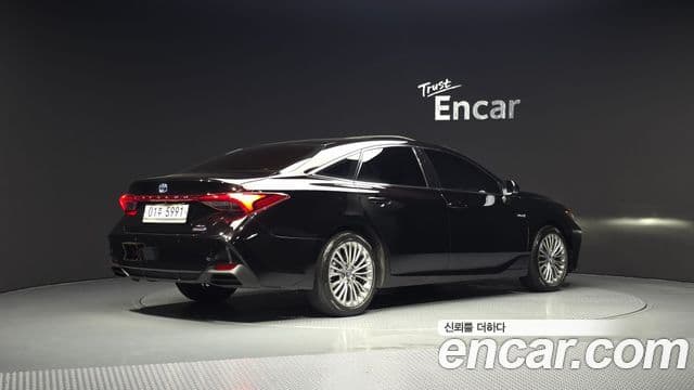 Toyota Avalon 2018 — Фото 2/20