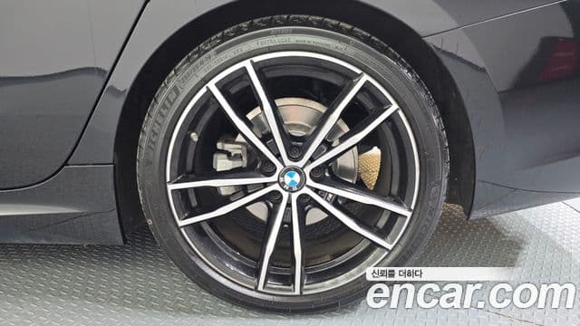 BMW 3 Series 2021 — ფოტო 30/34