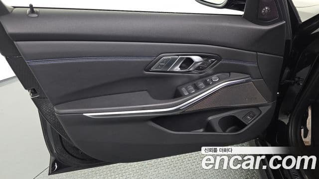 BMW 3 Series 2021 — ფოტო 19/34