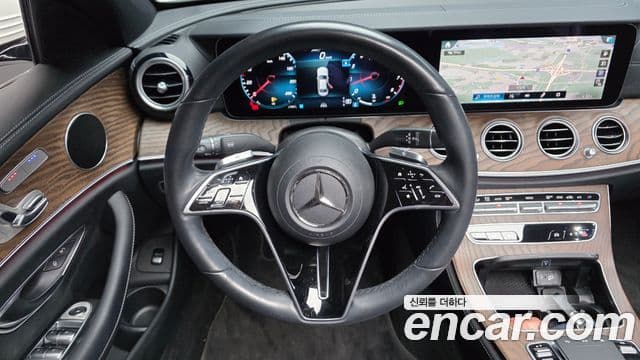 Mercedes-Benz E-Class 2022 — фото 14 из 20