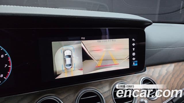 Mercedes-Benz E-Class 2022 — фото 15 из 20
