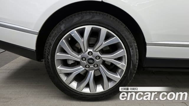 Land Rover Range Rover 2020 — ფოტო 13/20