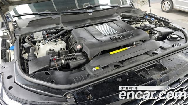 Land Rover Range Rover 2020 — ფოტო 15/20