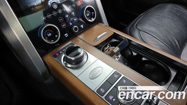 Land Rover Range Rover 2020 — ფოტო 2/20