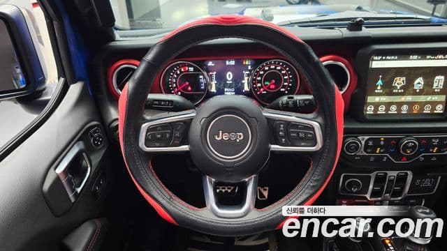 Jeep Wrangler 2021 — ფოტო 13/20
