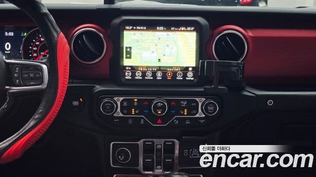 Jeep Wrangler 2021 — ფოტო 15/20
