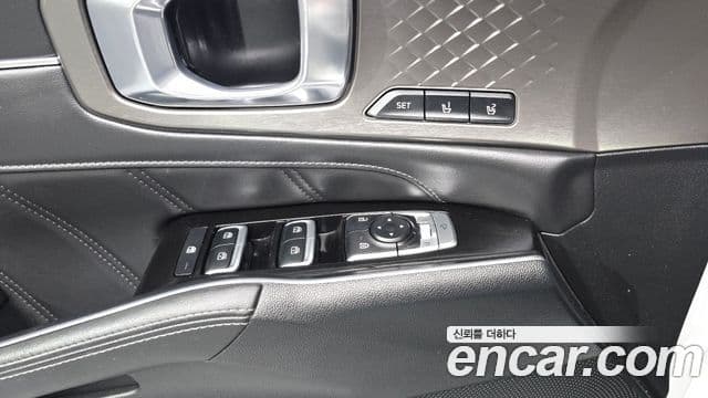 Kia Sorento 2023 — ფოტო 34/36