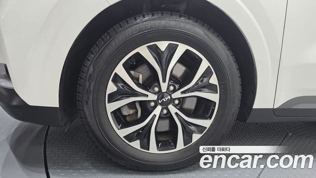 Kia Carnival 2022 — ფოტო 5/20