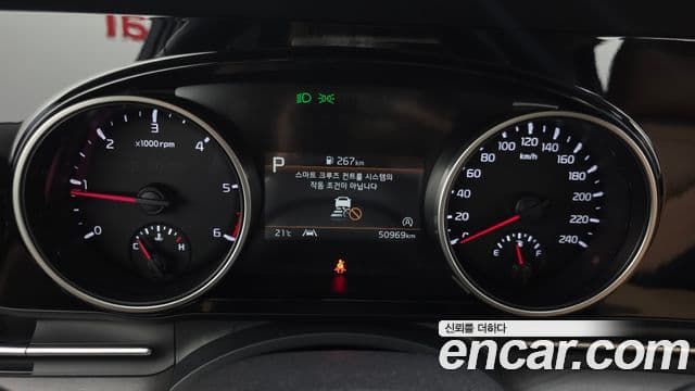 Kia Carnival 2022 — ფოტო 8/20